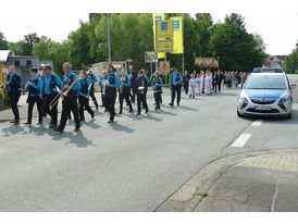 Bittprozession um den Kleinen Berg an Pfingstmontag (© Karl-Franz Thiede)